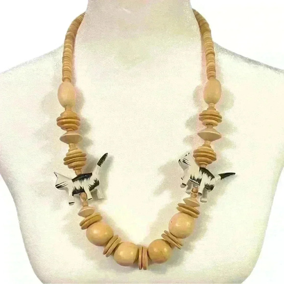 Kitschy cute *maybe 90s vintage* beaded cat statement necklace hand carved - Picture 2 of 11